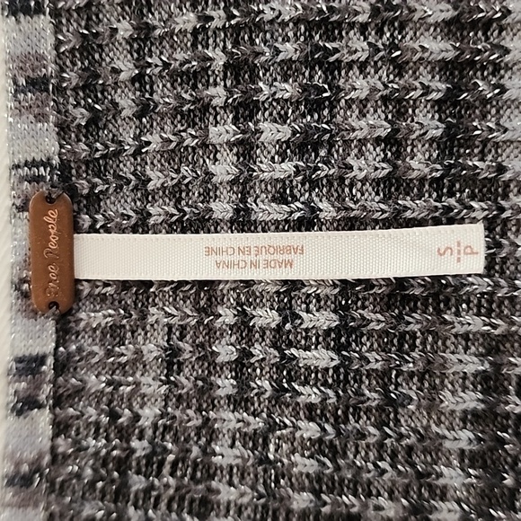 Free People‎ Metallic Silver Balloon Sleeve V Neck Sweater Size Small - Picture 8 of 10